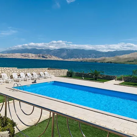 Pool Antonia
