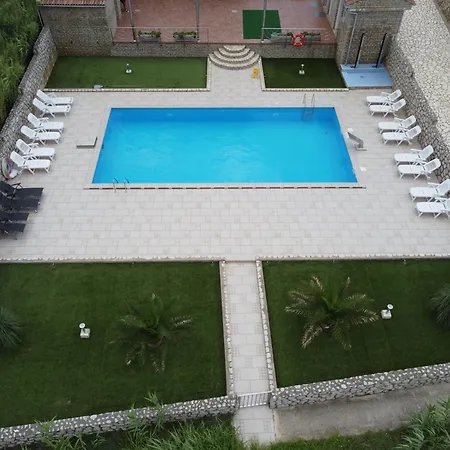 Pool Antonia
