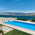 Pool Antonia