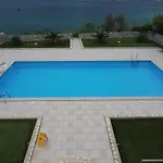 Pool Antonia *