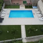Pool Antonia