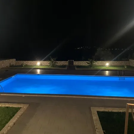 Pool Antonia *