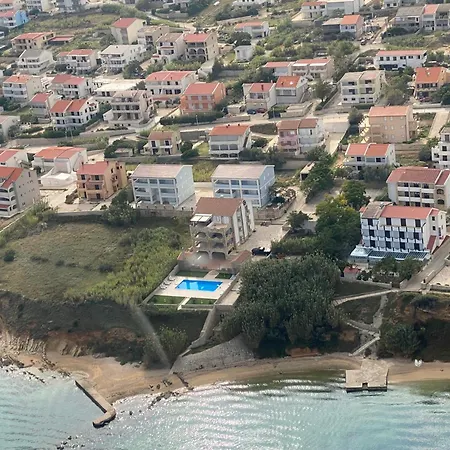 Pool Antonia Apartmán *