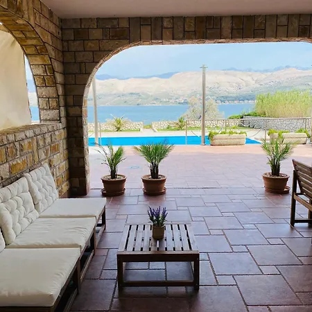 Pool Antonia Apartmán