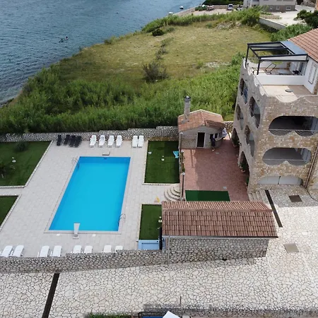 Pool Antonia Apartment