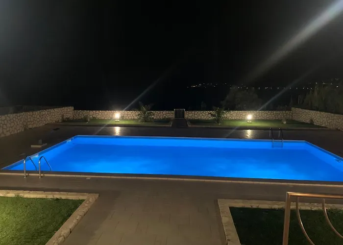 Pool Antonia *