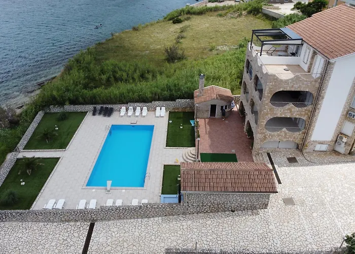 Pool Antonia Апартаменты